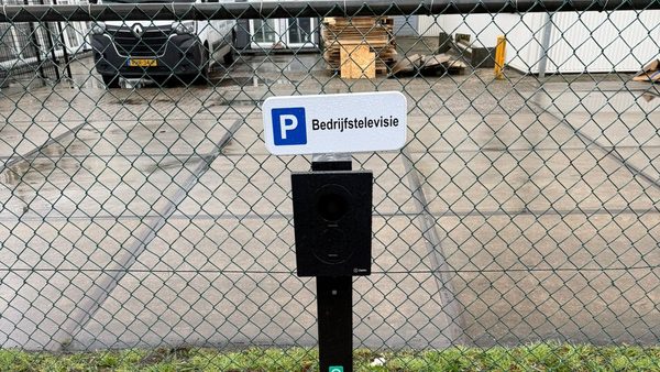 Twee slimme laadpalen geplaatst in Apeldoorn