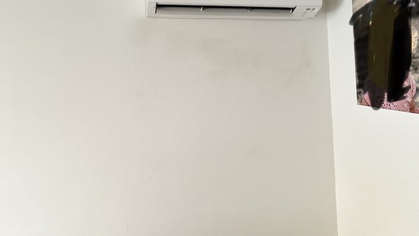 Krachtige airco installatie in woonkamer, Apeldoorn