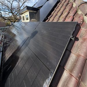 9 All Black zonnepanelen in Apeldoorn - Afbeelding 1