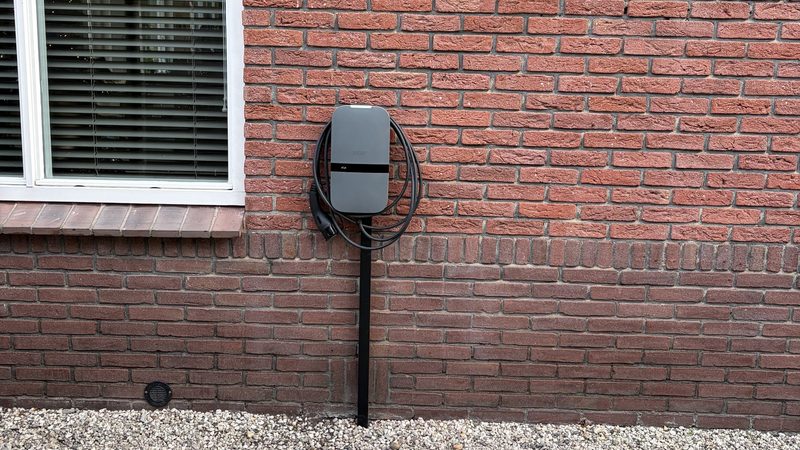 Efficiënte laadoplossing op oprit in Apeldoorn