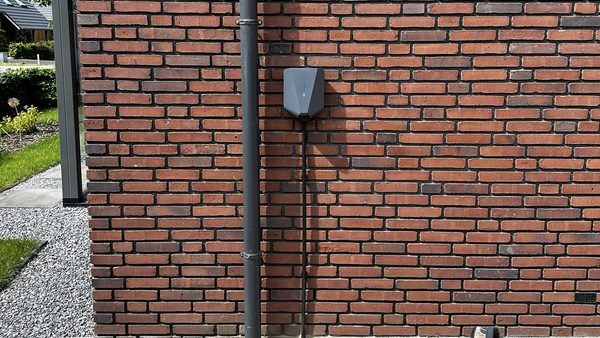 Efficiënte laadpaalinstallatie bij woning in Apeldoorn