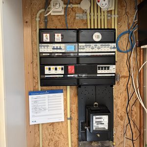8 zonnepanelen geplaatst in Apeldoorn - Afbeelding 4