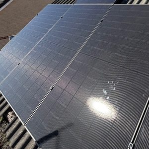 8 zonnepanelen geplaatst in Apeldoorn - Afbeelding 2