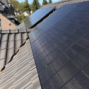 8 zonnepanelen met hybride omvormer in Apeldoorn - Afbeelding 2