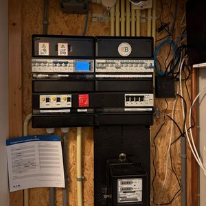 22kW laadpaal aan gevel in Apeldoorn - Afbeelding 3