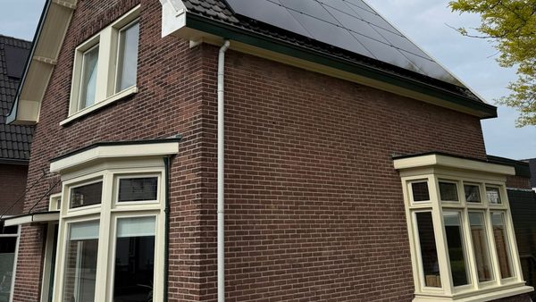 16 zonnepanelen geplaatst in Apeldoorn