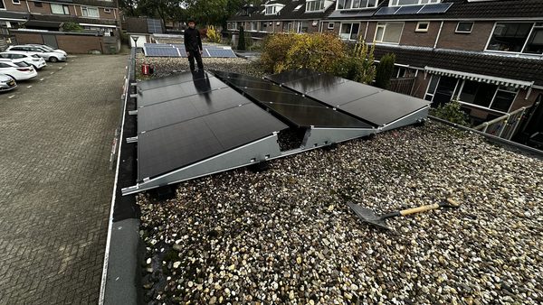 Energie-efficiëntie met 12 zonnepanelen in Apeldoorn
