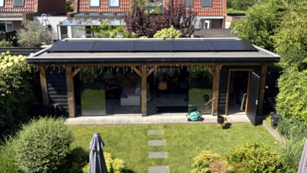 10 full black zonnepanelen in Apeldoorn