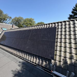 12 zonnepanelen met hybride omvormer in Apeldoorn - Afbeelding 2